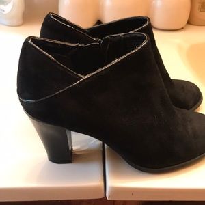 Black shoe booties